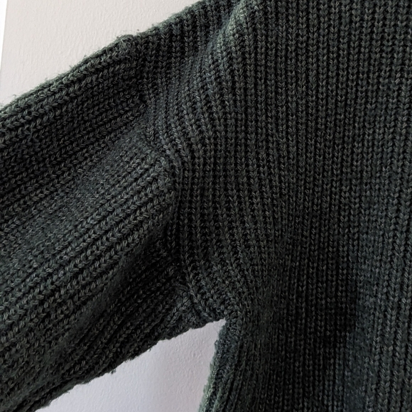 Green High Neck Cropped Sweater - Picture 3 of 4